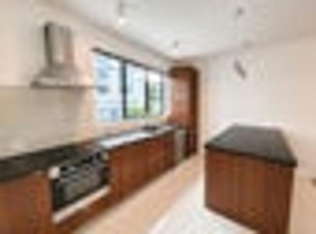 Flat Bush, 4 bedrooms, $700 pw