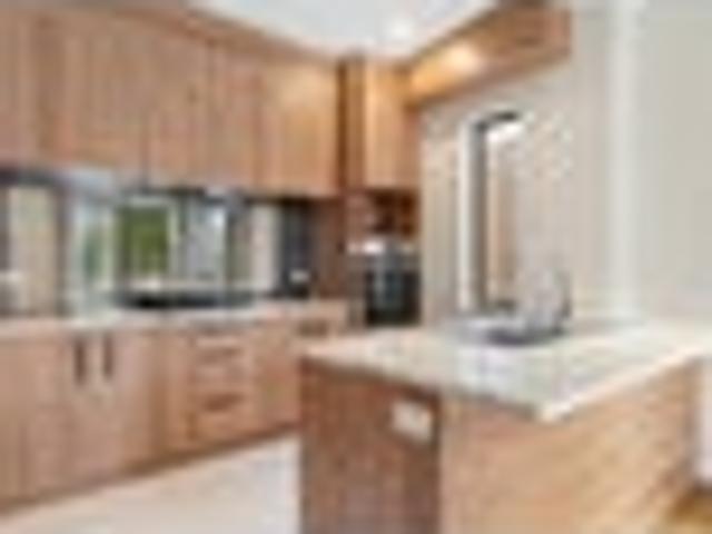 Flat Bush, 3 bedrooms, $760 pw