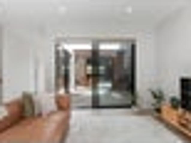 Flat Bush, 4 bedrooms, $820 pw