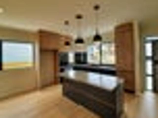 Flat Bush, 4 bedrooms, $840 pw