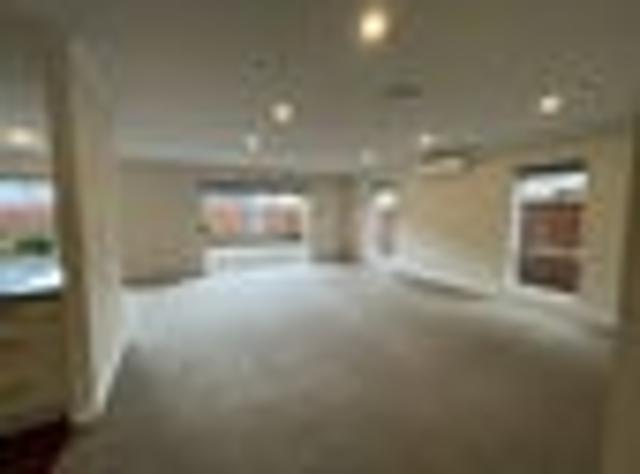 Flat Bush, 4 bedrooms, $850 pw