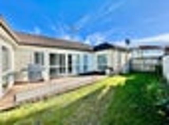 Flat Bush, 4 bedrooms, $850 pw