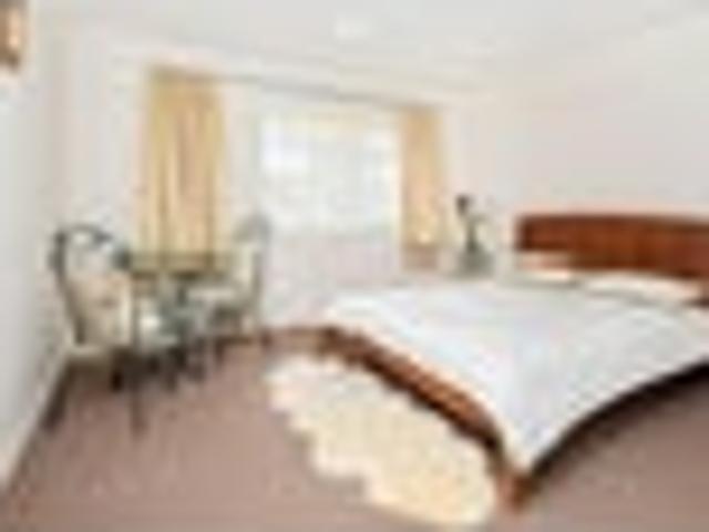 Flat Bush, 5 bedrooms, $960 pw