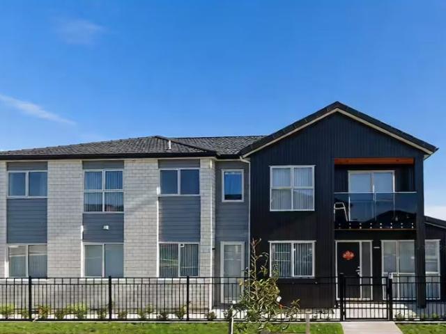 flat bush, 6+ bedrooms