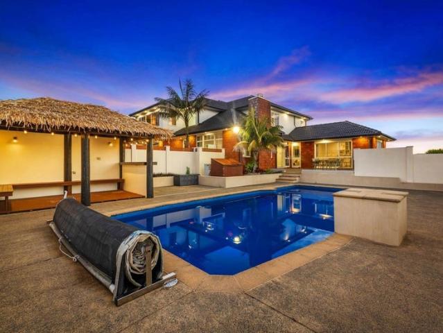 flat bush, 6+ bedrooms