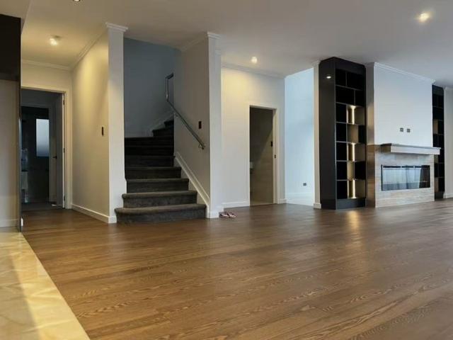 flat bush, 6+ bedrooms