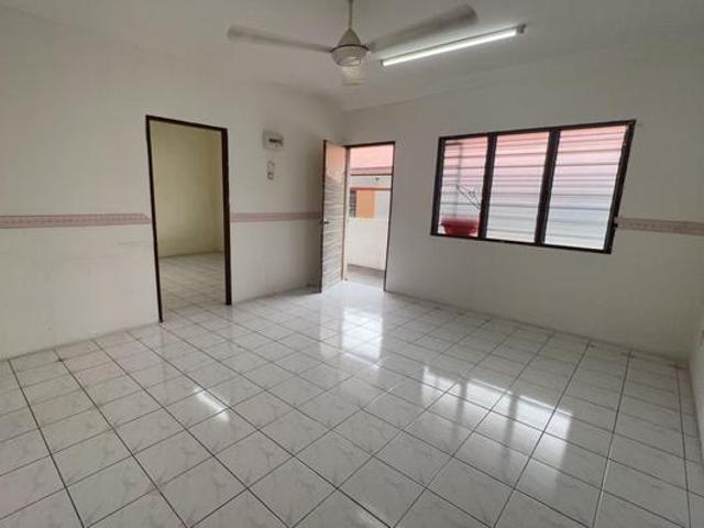 Flat Baiduri Bandar Tasik Kesuma Beranang 700sf block w tingkat 4