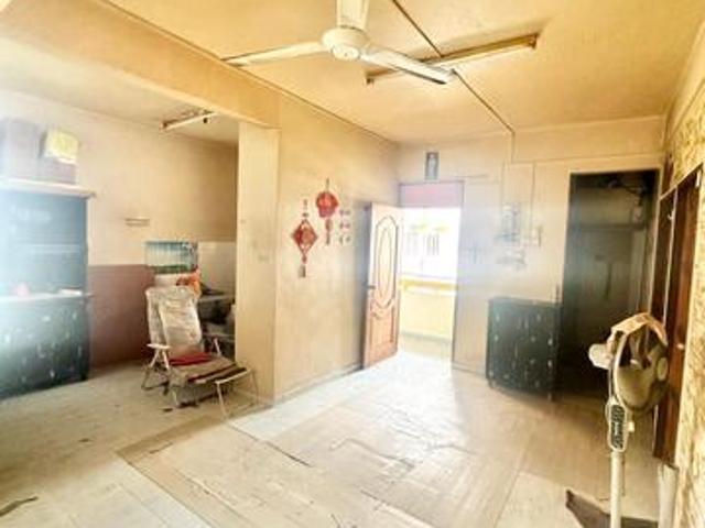 Flat Camar Taman Perling Level 3 For Sales