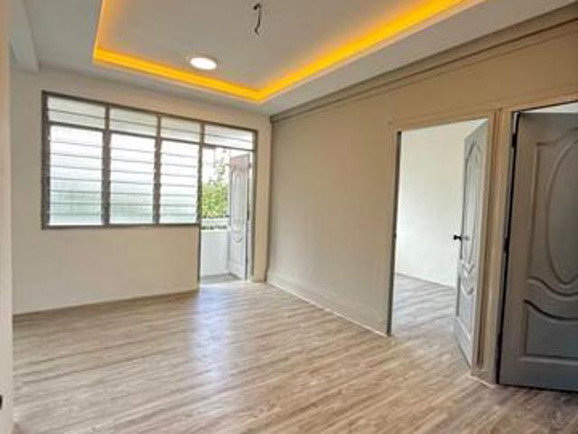 Flat Camar Taman Perling Tingkat 3 Corner Unit Renovated FULL LOAN