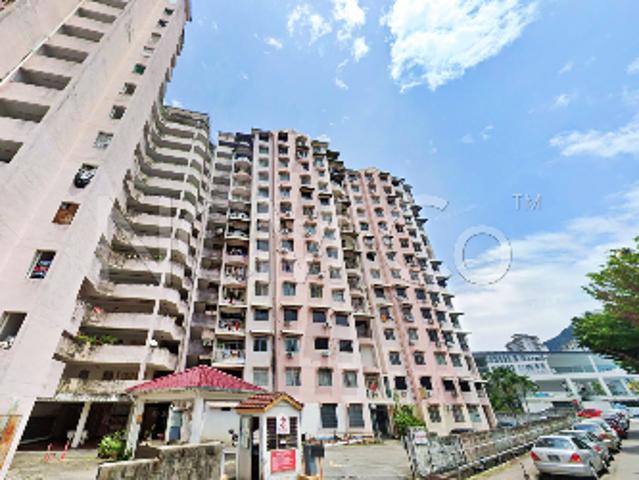 Flat, Corner Lot