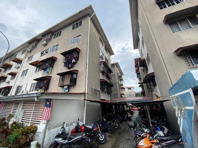 Flat Desa baiduri cheras block mutiara C tingkat 3 corner 731sf