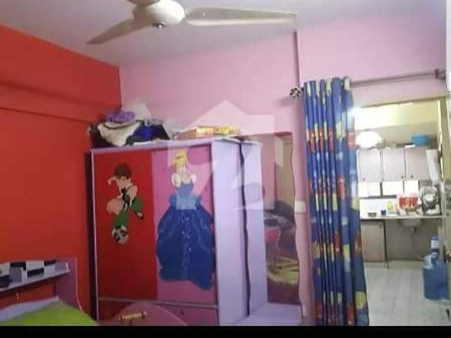 Flat For Grabs In 850 Square Feet Karachi