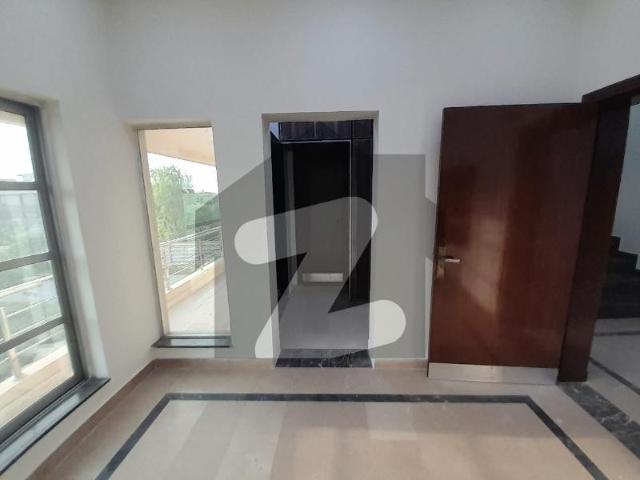 Flat for rent Askari 10 Sector F