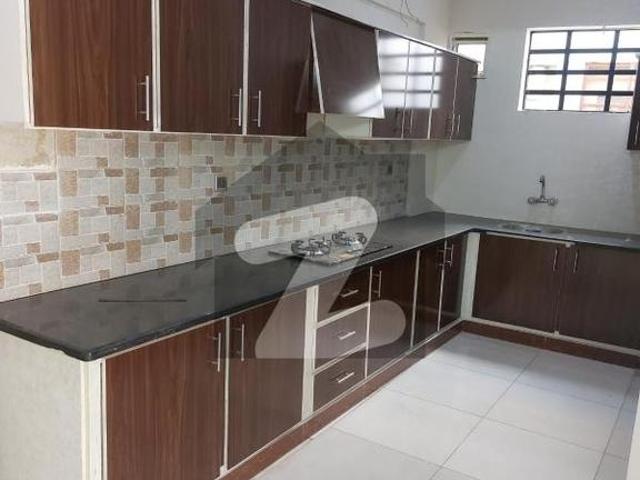 Flat for rent clifton block 8