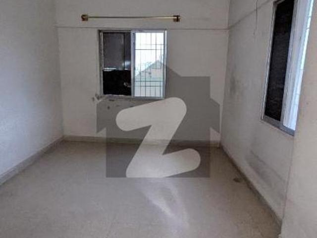 Flat for rent decent arcade gulistan e jauhar block 7