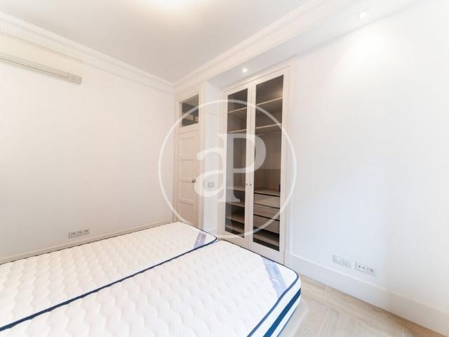 Flat for rent in Monte Esquinza street