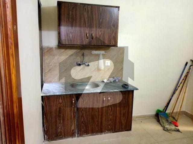 Flat for rent in E 11 2 prime location E 11/2