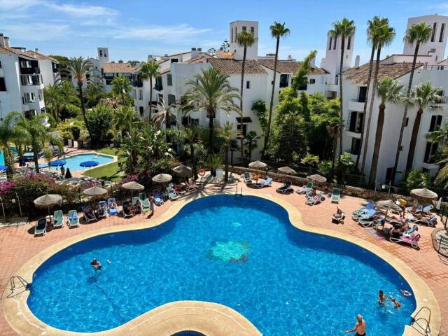 Flat for rent in Elviria, Marbella, Málaga