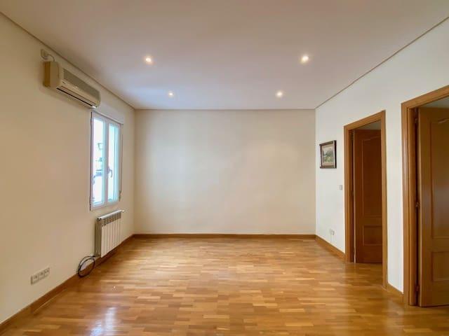 Flat for rent in Hispanoamérica, Madrid city, Madrid