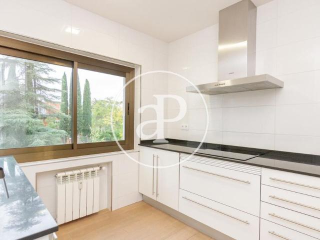 Flat for rent in Paseo de la Habana