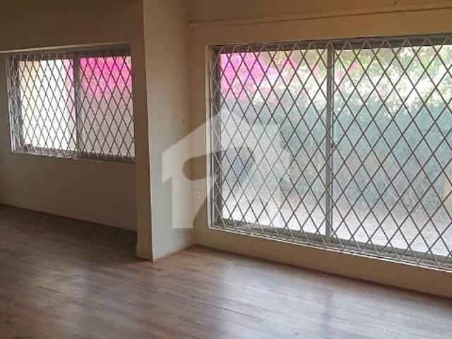 Flat for rent in sea view apartment