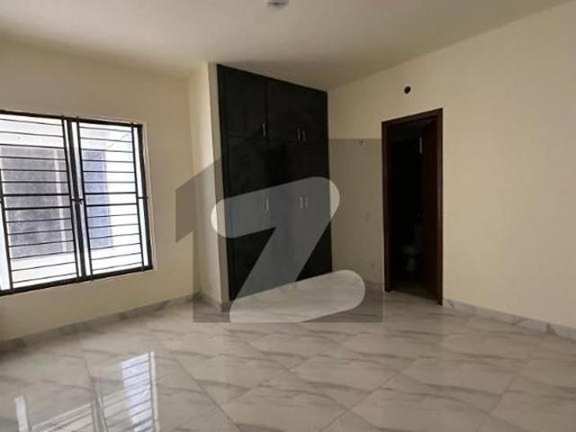 Flat for rent saima residencia scheme 33 opposit capital socity seche 33 near safoora churangi saima residencia