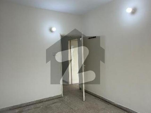 Flat for rent 3 bed drawing dinning kitchen 2 washroom drawing room separate internance. 2nd floor rent 58k with maintenance gulshan e iqbal block 5