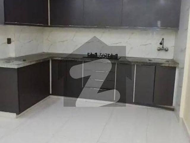 Flat For Rent 3 Bedroom Drawing Dinning 2nd Floor Boundary Wall 24/7 Key Available Roshan Associates