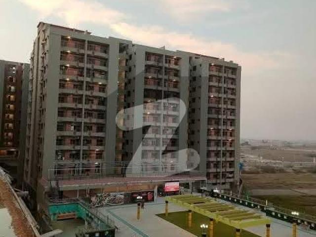 Flat for rent 3bed dd with sarvent room Qasimabad Main Bypass