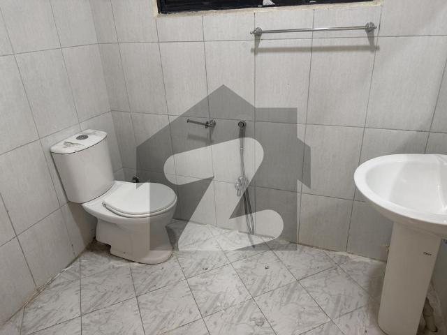 Flat For Rent 4th Floor Hayatabad Phase 5
