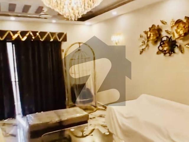 Flat for sale hasan extention 3bed room 3attached bath room separate big drawing room open lounge 1 kitchen tiles flooring west open car parking 1750 sq feet security guards kda lease bank loan available block 13a gulshan e iqbal interst person call