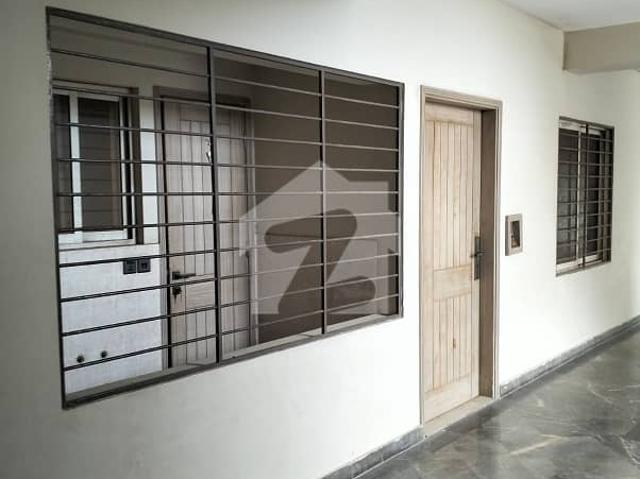Buy A Flat Of 1700 Square Feet In Tariq Road