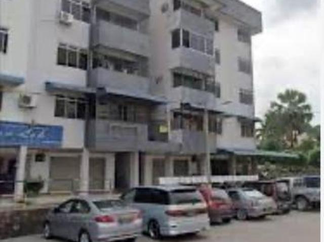 Flat Haji Manan Kluang Station KTM Bomba 100 Loan Malls