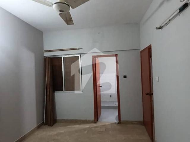 Flat in decent garden block no 07 gulistan e jauhar karachi