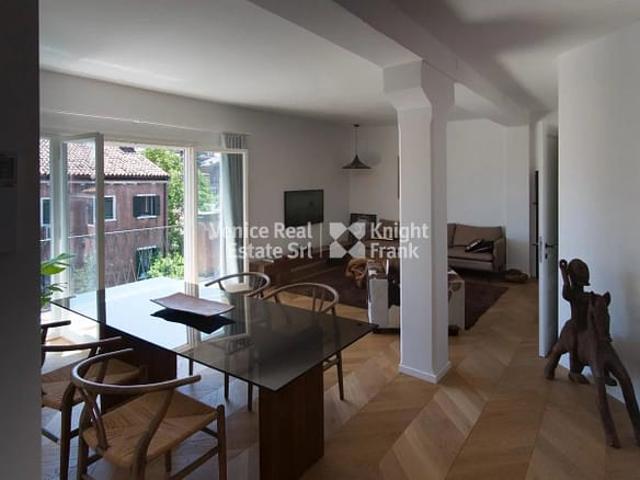 Flat in Dorsoduro with terraces and city view