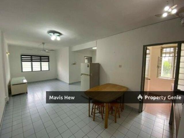 Flat @Jalan Permas 7/ Partial Furnished/ G&G/ 3B2B For Rent