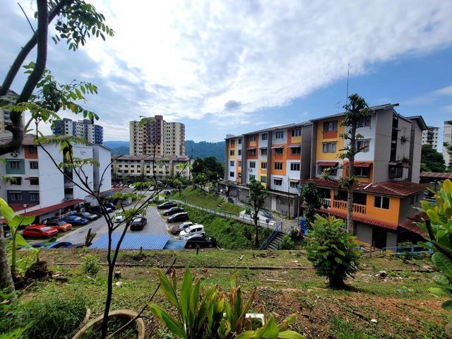 FLAT KELUMPUK DAHLIA AU3 KERAMAT Geran Strata