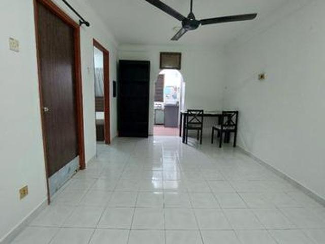 Flat level 1 Blok B4 Seksyen 2 wangsa Maju jln kaki Lrt wangsa maju