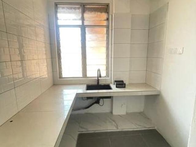 Flat Lima Kedai