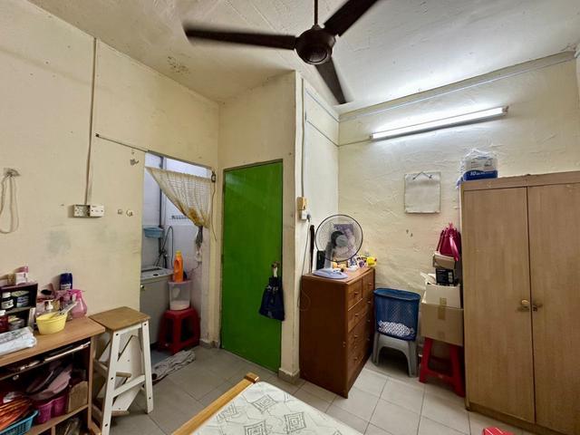 Flat Lima Kedai