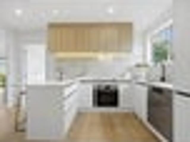 Flat Living, Fresh Renovation, Reserve Outlook