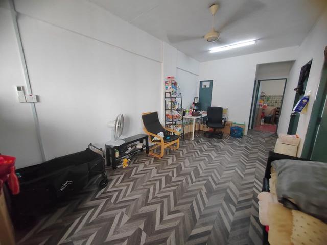 Flat Low Cost End lot untuk Dijual di Puchong Permai Blok F1