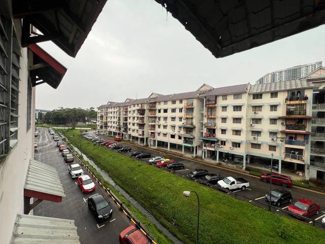 Flat Low Medium Cost di Taman Daya FREEHOLD RENOVATED