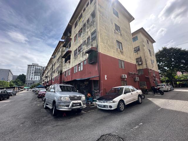 Flat Petaling Utama 2nd Floor