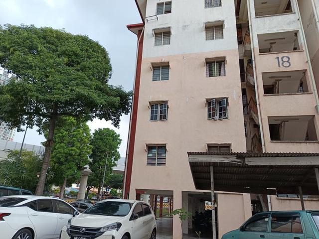 Flat PKNS Seksyen 7 dekat dgn LRT
