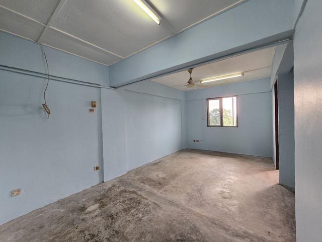Flat Pkns Seksyen 19 Shah alam Top Floor
