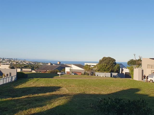 Flat plot and plan stand on Oubaai golf estate