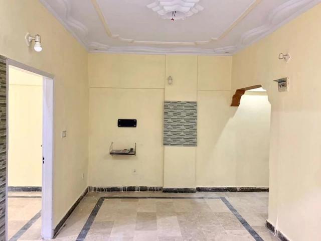 Flat sale on ideal location, main university road. Karachi Gulistan e Jauhar Block 13 ID 07123