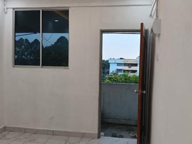 Flat sedc Air Biru Pasir Gudang fully reno full loan Level 4