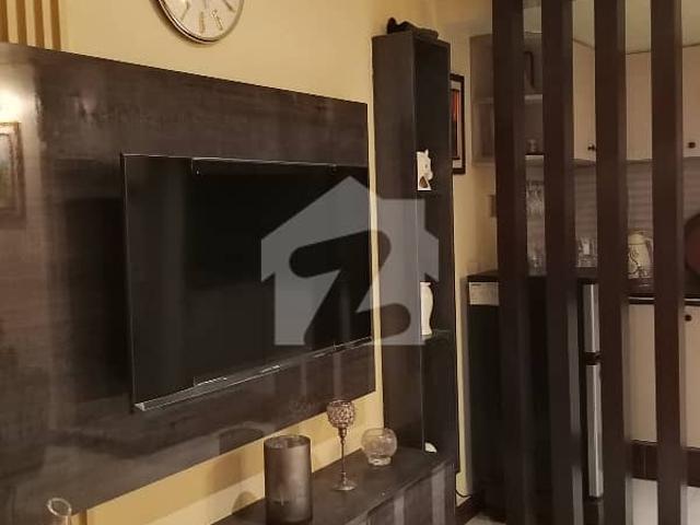 Flat Spread Over 450 Square Feet In DHA Phase 5 Available